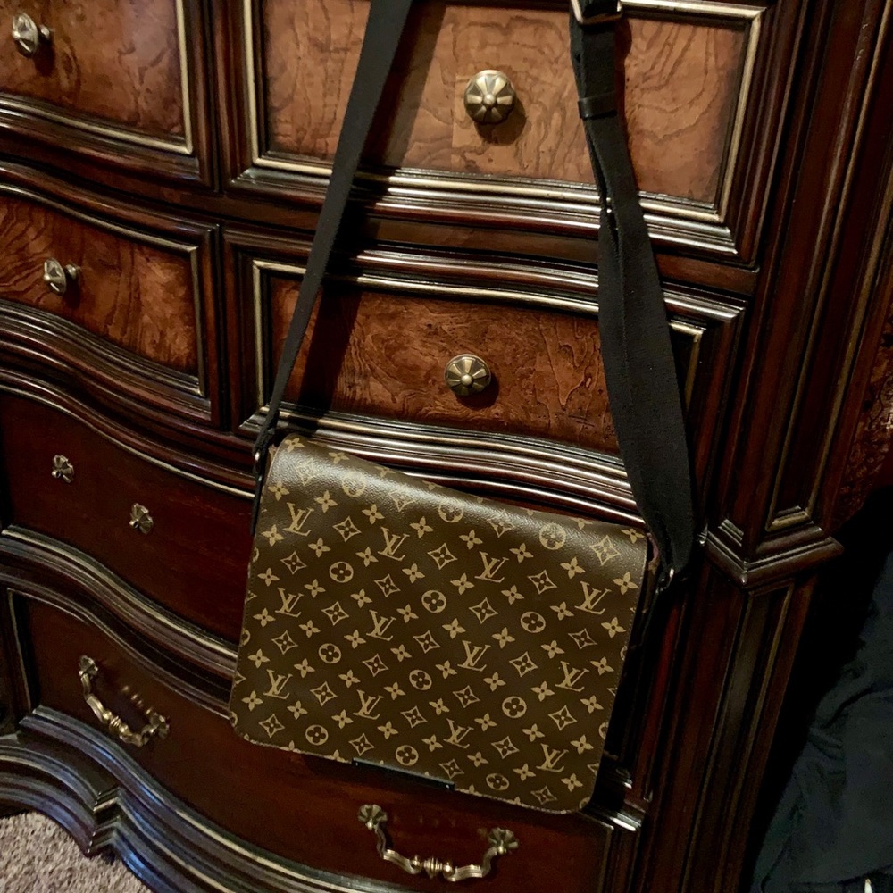 Authentic Louis Vuitton Men’s Shoulder Bag